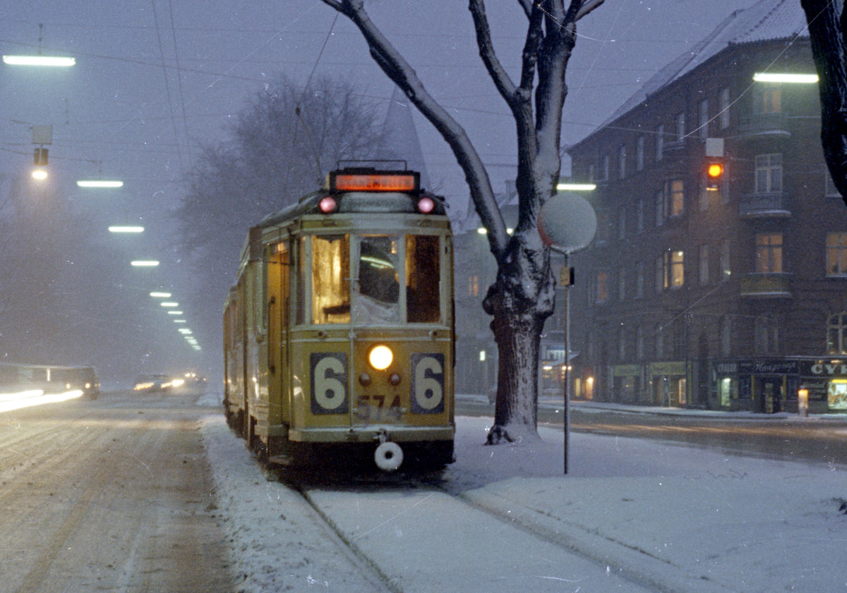 Sporvogn ved Jagtvej 200 på vej 26 febr 1969 fra Vibenshus til Svanemølle-remisen